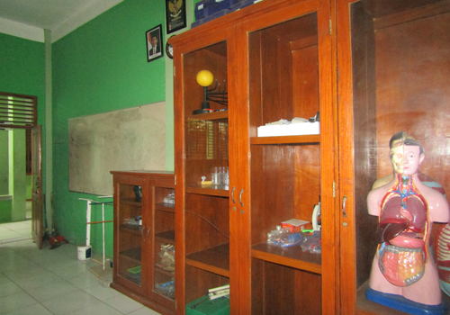 gambar laboratorium ipa sekolah